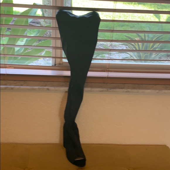 Thigh high black boots - Picture 2 of 3